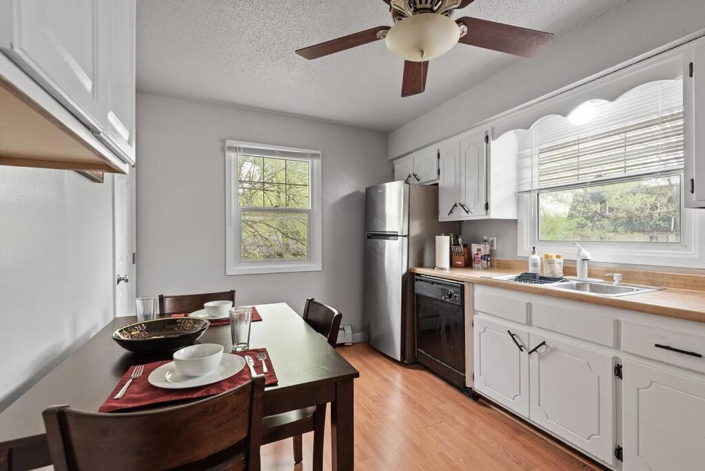 Tranquil 2Br Apt Mpls - 8075 Apt 3 มินนีแอโพลิส ภายนอก รูปภาพ
