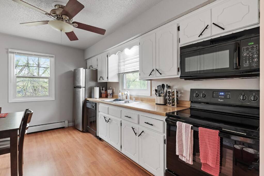 Tranquil 2Br Apt Mpls - 8075 Apt 3 มินนีแอโพลิส ภายนอก รูปภาพ