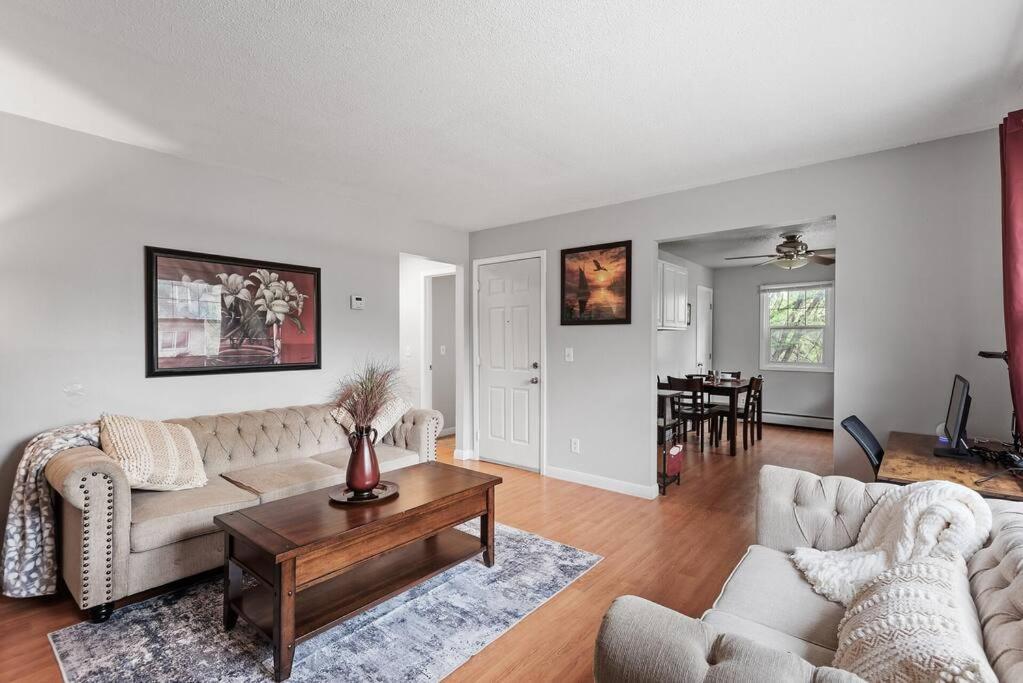 Tranquil 2Br Apt Mpls - 8075 Apt 3 มินนีแอโพลิส ภายนอก รูปภาพ