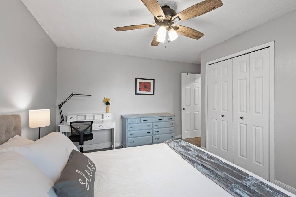 Tranquil 2Br Apt Mpls - 8075 Apt 3 มินนีแอโพลิส ภายนอก รูปภาพ
