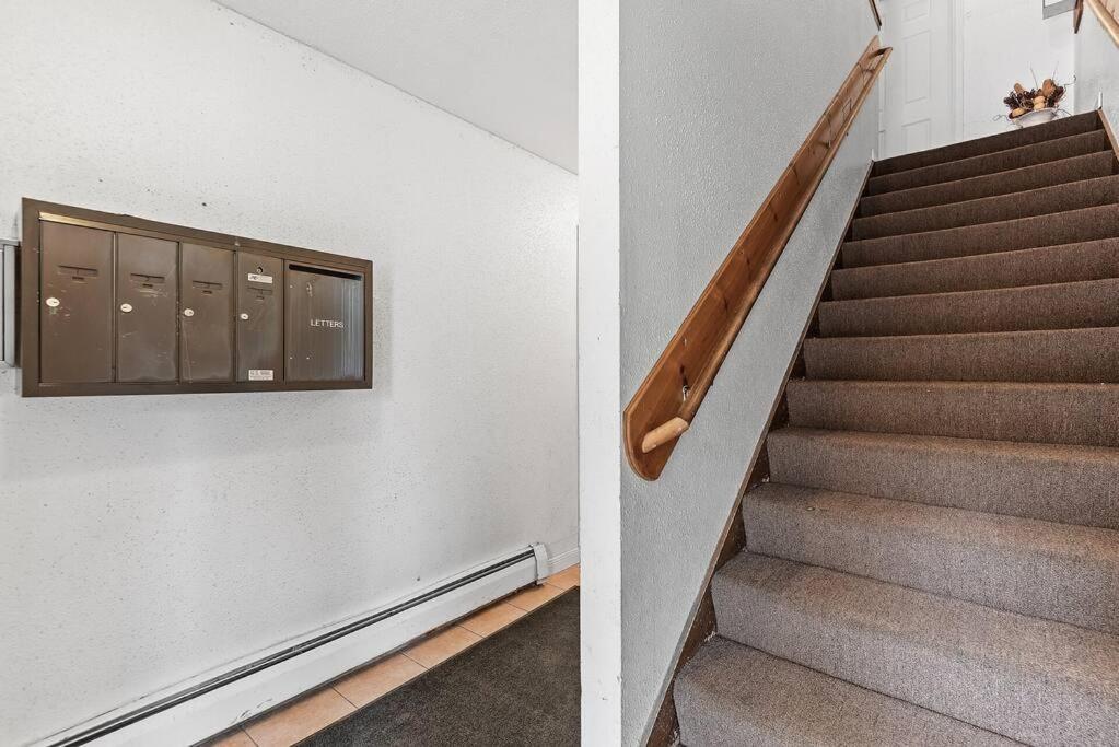 Tranquil 2Br Apt Mpls - 8075 Apt 3 มินนีแอโพลิส ภายนอก รูปภาพ