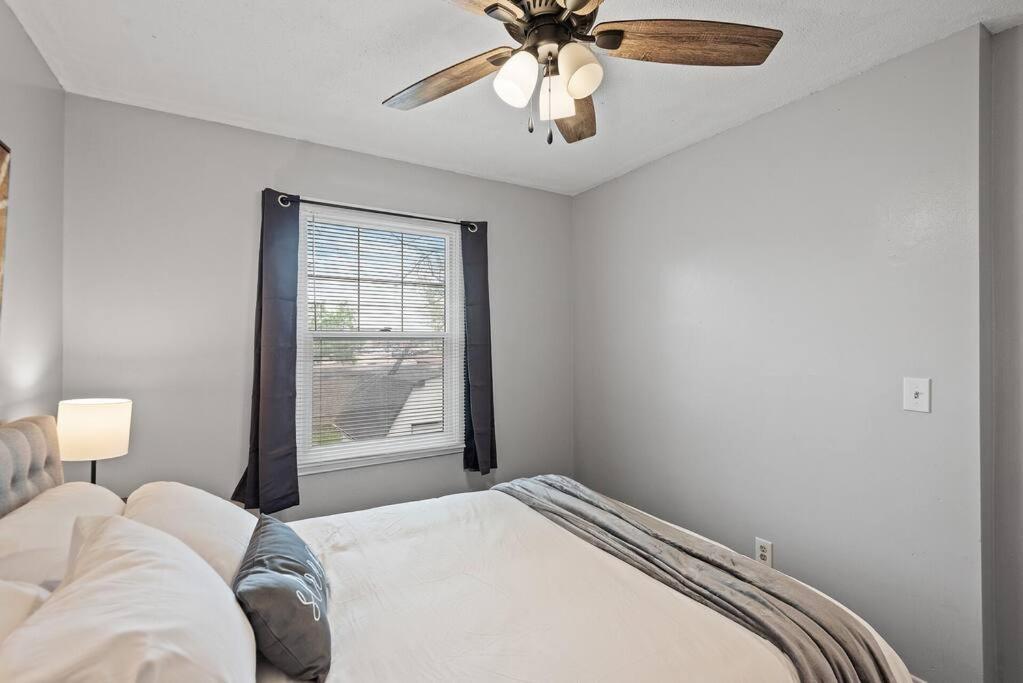 Tranquil 2Br Apt Mpls - 8075 Apt 3 มินนีแอโพลิส ภายนอก รูปภาพ